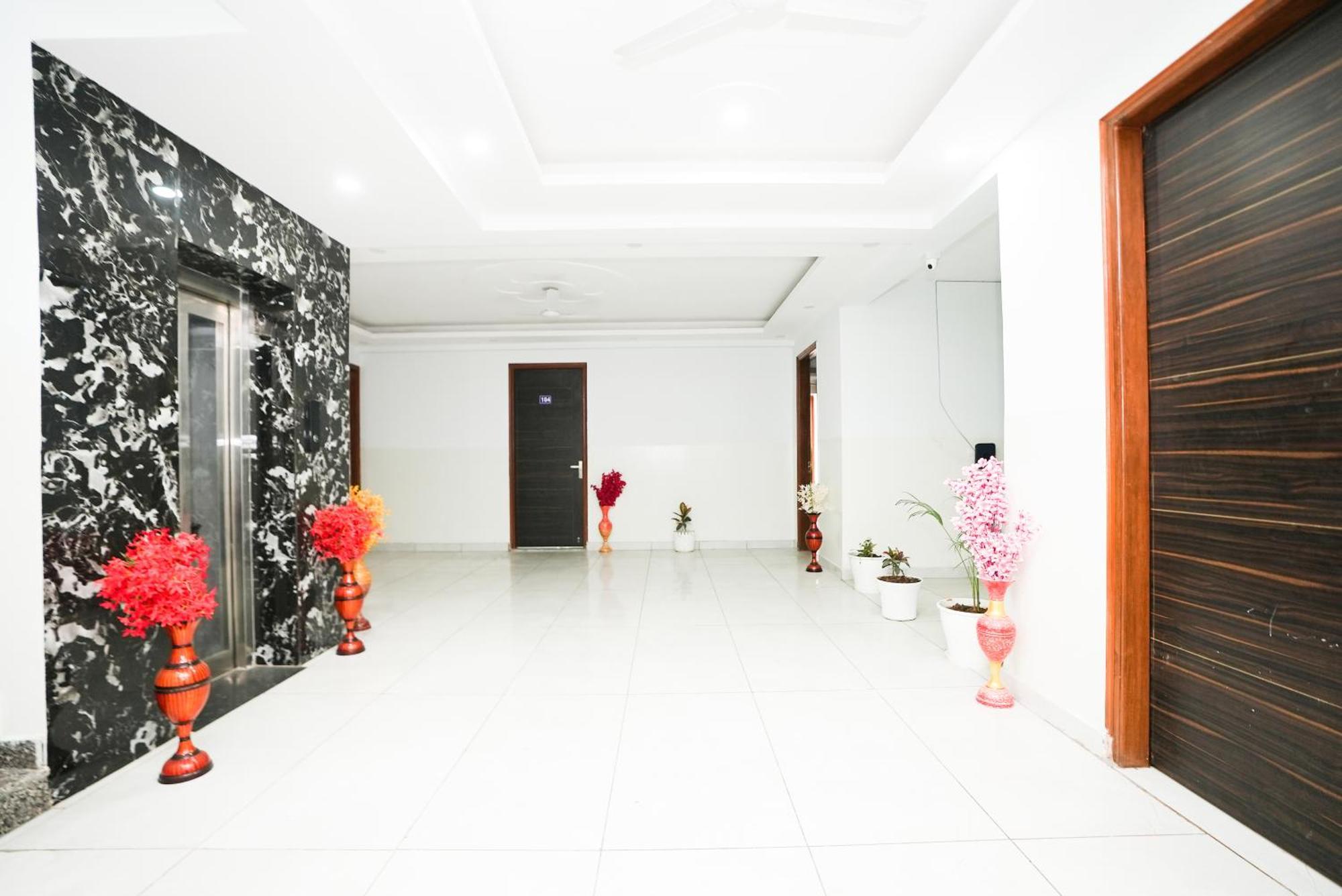 古尔冈 Tanvi Premium Residency Near Artemis Hospital, Gurugram酒店 外观 照片